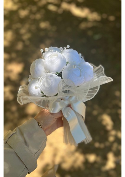 Ivory Elegance – 14’lü Şakayık Tül & Inci Detaylı Gelin Buketi Söz, Nişan, Nikah Özel Tasarım