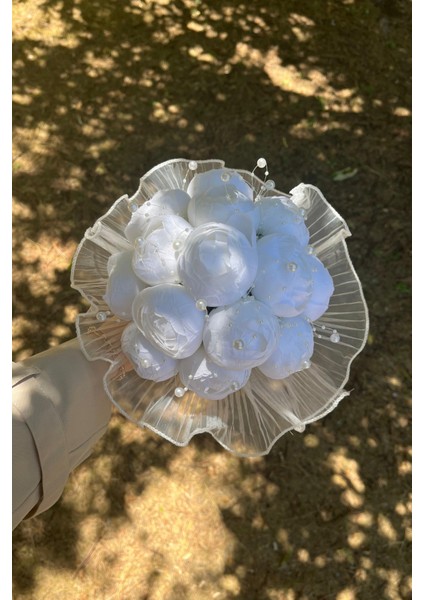 Ivory Elegance – 14’lü Şakayık Tül & Inci Detaylı Gelin Buketi Söz, Nişan, Nikah Özel Tasarım fiyatları