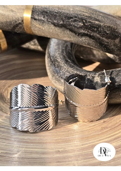 - Leaf Loop Kadın Küpe