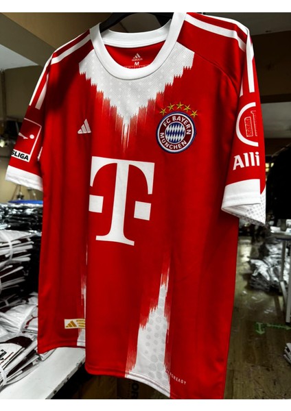 Bayern Münih 2025--26 Isimsiz Iç Saha Forması