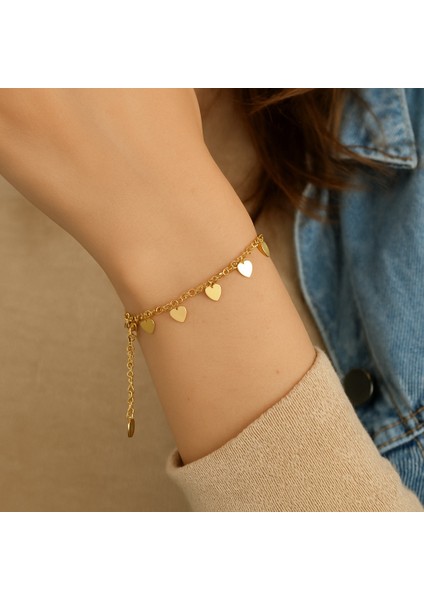 Kadın Altın Renk Kalpli Zincir Bileklik Şık ve Zarif Tasarım Günlük ve Özel Gün Kullanımı fiyatları