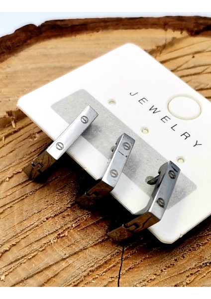 Zirkon Taşlı Lüks Çelik Küpe