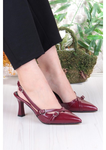 3669 Uraz Rugan Toka Detaylı Arkası Açık Önü Kapalı Topuklu Kadın Ayakkabı