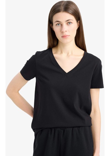 Regular Fit V Yaka Basic Düz Penye Kısa Kollu Tişört modelleri