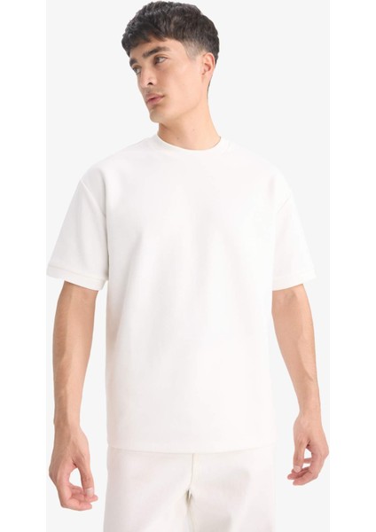 Oversize Geniş Kalıp Bisiklet Yaka Ağır Kumaş Basic Düz Kısa Kollu Beyaz Tişört B6494AX25AU modelleri