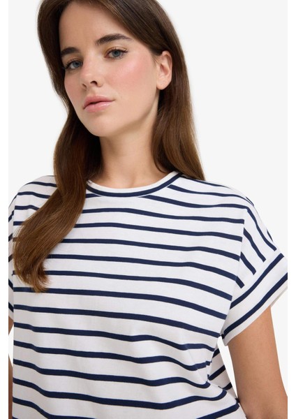 Asimetrik Bisiklet Yaka Çizgili Kısa Kollu Tişört F8175AX25AU