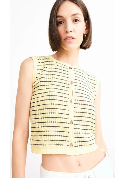 Bisiklet Yaka Çizgili Düğmeli Triko Yelek fırsatları