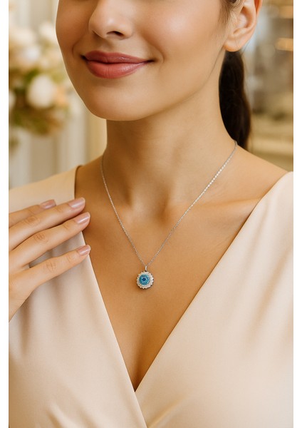 Aquamarin Taşlı Pırlanta Montür Kadın Gümüş Kolye modelleri