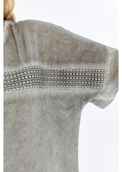 Dantel Detaylı Büyük Beden Yıkamalı Bluz Füme fiyatları