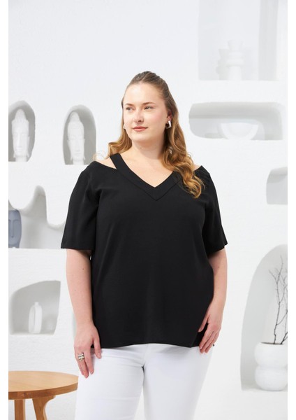 Yaka Detaylı Büyük Beden Bluz Siyah