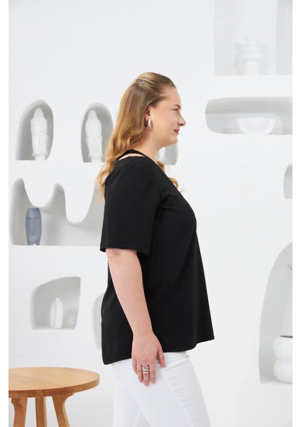 Yaka Detaylı Büyük Beden Bluz Siyah fiyatları