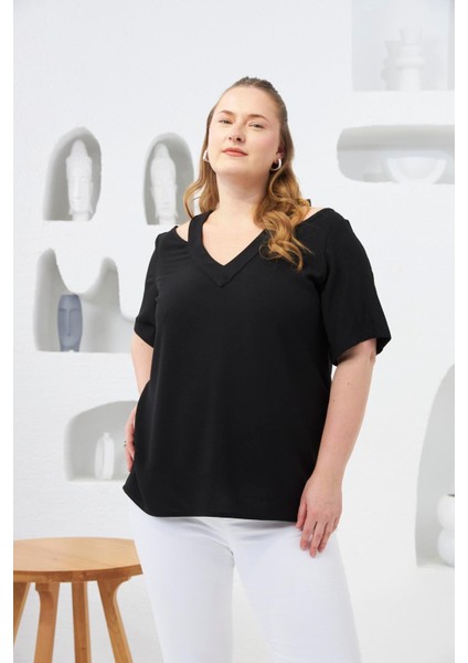 Yaka Detaylı Büyük Beden Bluz Siyah modelleri