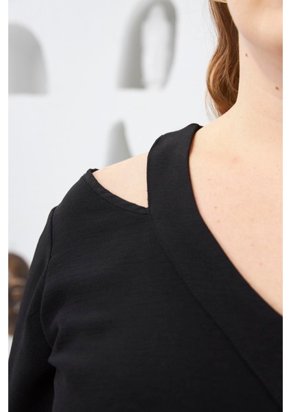 Yaka Detaylı Büyük Beden Bluz Siyah fırsatları