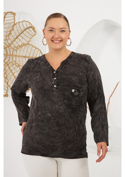 Yaka Arma Detaylı Büyük Beden Yıkamalı Bluz Siyah