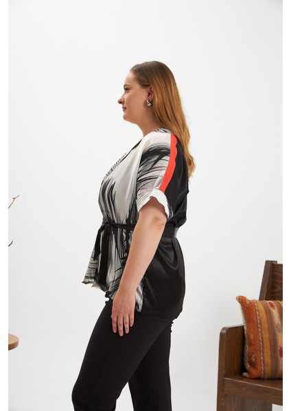 Kontrast Desenli Kuşaklı Büyük Beden Kimono Bluz Siyah fırsatları