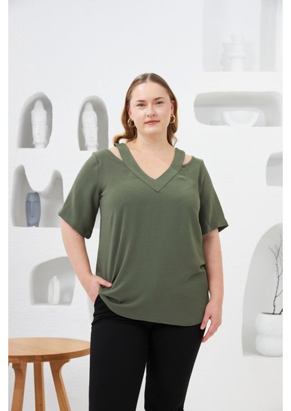 Yaka Yırtık Detaylı Büyük Beden Bluz Haki