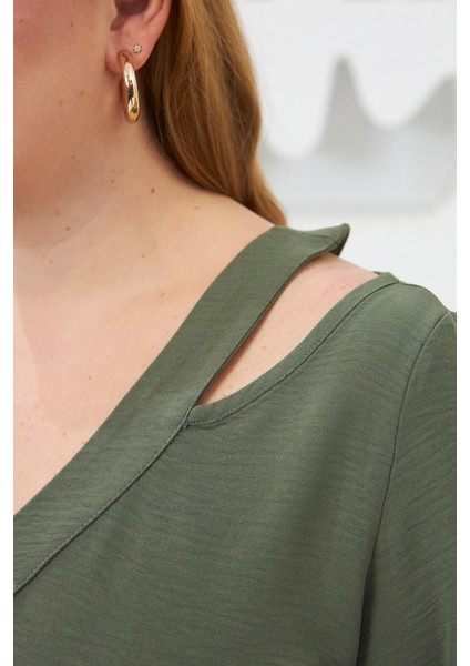 Yaka Yırtık Detaylı Büyük Beden Bluz Haki modelleri