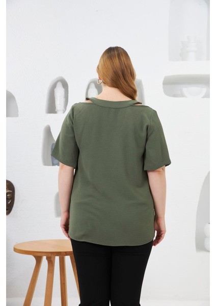 Yaka Yırtık Detaylı Büyük Beden Bluz Haki fırsatları