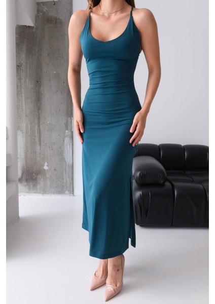 İnce Askılı Sırtı Çapraz Dekolteli Sandy Petrol Yırtmaçlı Midi Elbise fırsatları