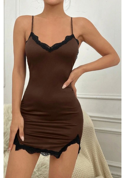 Kadın Kahverengi Göğsü ve Bacakları Dantelli Yırtmaçlı Şık Gecelik fırsatları