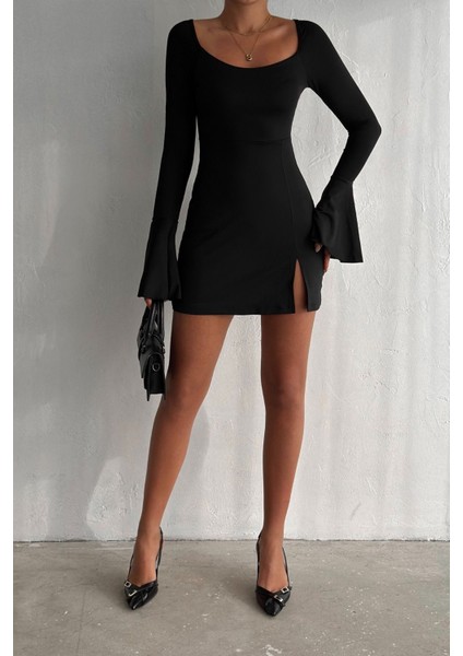 Kadın Siyah Kare Yaka Sırt Dekolteli Kolu Volanlı Yırtmaç Detaylı Mini Elbise MNN8761