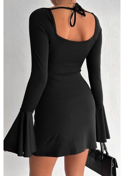 Kadın Siyah Kare Yaka Sırt Dekolteli Kolu Volanlı Yırtmaç Detaylı Mini Elbise MNN8761