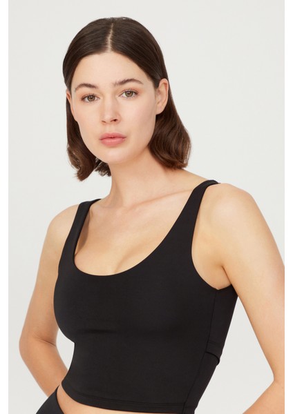Siyah Hafif Destekli Sırt Detaylı Kaplı Crop Top Spor Büstiyer