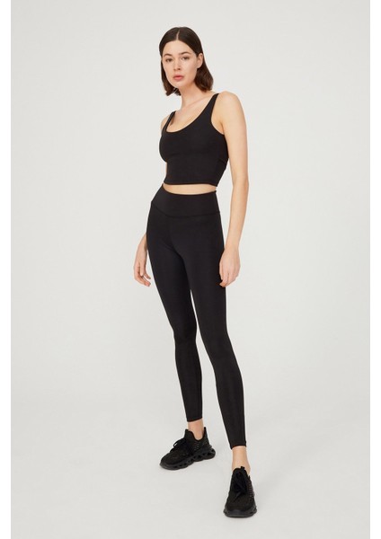 Siyah Hafif Destekli Sırt Detaylı Kaplı Crop Top Spor Büstiyer