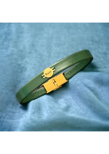 Altın Plakalı 14 Ayar Buse Ismine Özel Doğal Yeşil Derili Yuvarlak Motifli Hediye BILEKLIK-428ISIM