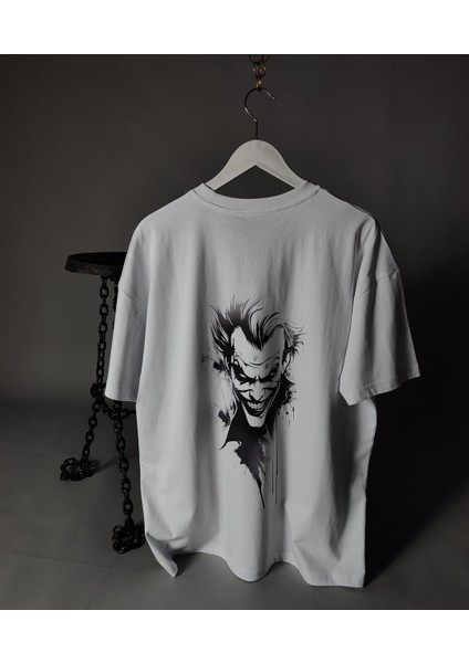 Gülüşün Ardındaki Kaos – Joker Baskılı Unisex Oversize Tişört