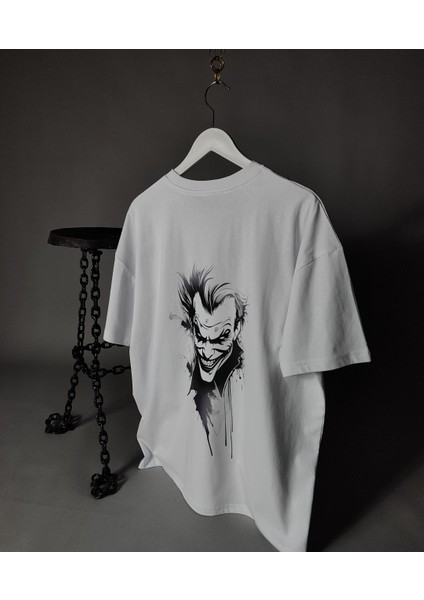 Gülüşün Ardındaki Kaos – Joker Baskılı Unisex Oversize Tişört fırsatları