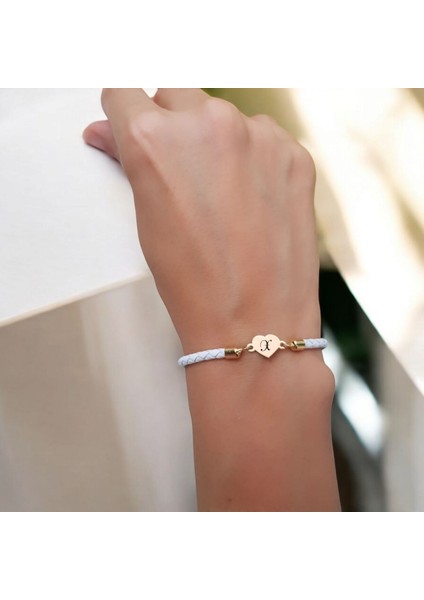 14 Ayar Plakalı Altın x Harfine Özel Doğal Beyaz Derili Kalp Motifli Hediye BILEKLIK-433HARF