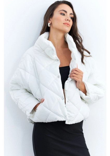 Kadın Beyaz Beli Lastikli Yarasa Kol Şişme Mont MX11