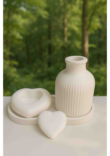 Dekoratif Seramik Obje Seti – Kalpli Mumluk & Mini Vazo – Şık Tepsi Üzerinde – Beyaz 4 Lü Set fiyatları