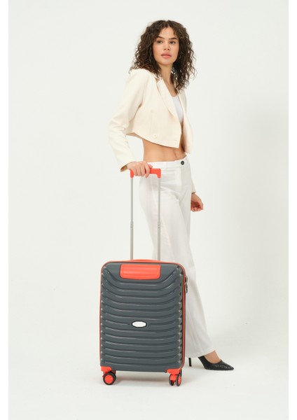 Unisex Füme Turuncu Kabin Boy Küçük Silikon Kırılmaz Pp Valiz