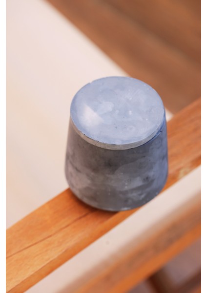 Sandal Ağacı Kokulu %100 Doğal Soya Beton Kalıp Içerinde Dekoratif Yuvarlak Ahşap Fitilli Mum fiyatları