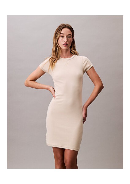 Kadın Beyaz Vücudu Saran Elbise