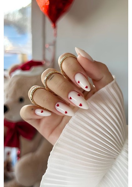 24'lü Kırmızı Mini Kalp Desenli Kemik Rengi Uzun Badem Takma Tırnak Seti