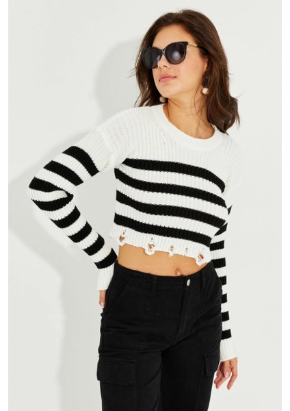 Kadın Ekru-Siyah Çizgili Yırtık Crop Kazak SF2200 modelleri
