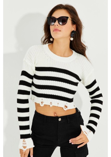 Kadın Ekru-Siyah Çizgili Yırtık Crop Kazak SF2200 indirimleri