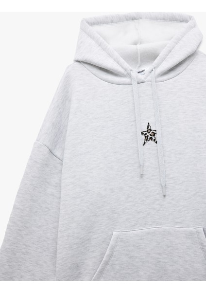 Cep Detaylı Kapüşonlu Leopar Detaylı Arkası Baskılı Oversize Sweatshirt