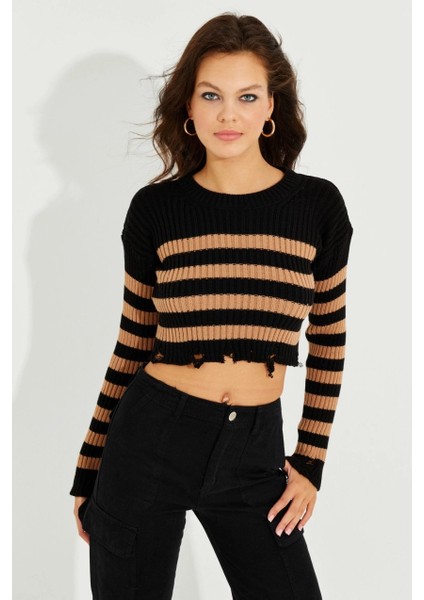 Kadın Siyah-Camel Çizgili Yırtık Crop Kazak SF2200 modelleri