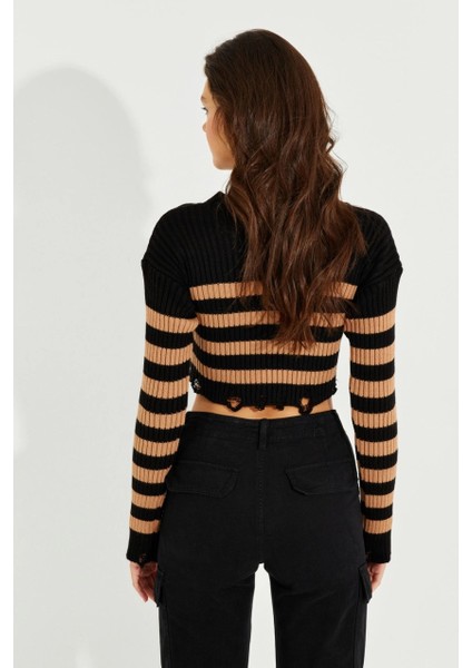 Kadın Siyah-Camel Çizgili Yırtık Crop Kazak SF2200 indirimleri