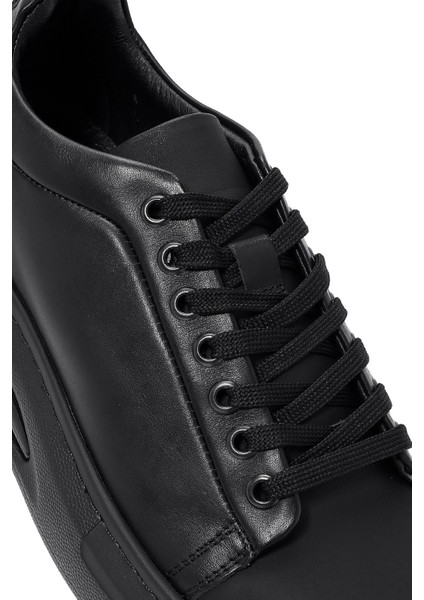Erkek Siyah Bağcıklı Kalın Tabanlı Deri Sneaker 25WFD611318