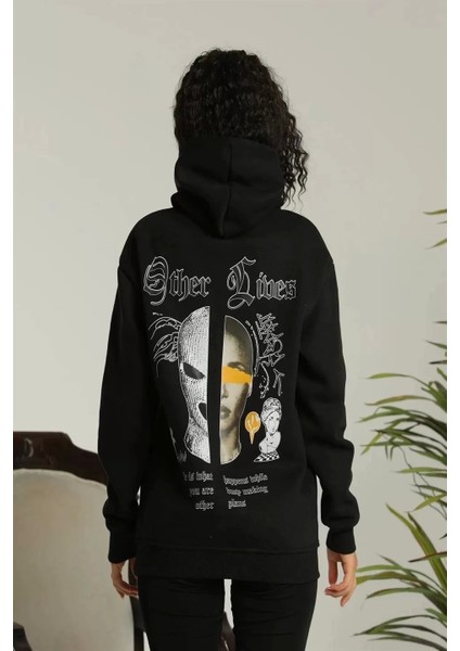 Kadın Sırt Baskılı Oversize Üç Iplik Kapüşonlu Sweatshirt - Siyah fiyatları