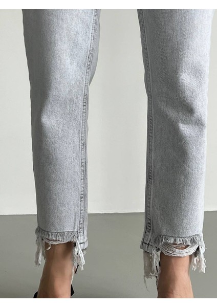 Yüksek Bel Paça Püsküllü Açık Gri Düz Kesim Kadın Jean Pantolon
