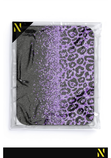 Siyah Zemin Üzerine Mor Renkli Leopar Desenli Mouse Pad 23x19 cm – Ergonomik ve Kaymaz Tabanlı Fare Altlığı – Estetik ve Modern Tasarım – Ev, Ofis, Öğrenci, Oyun Kullanımı İçin Uygun Mousepad