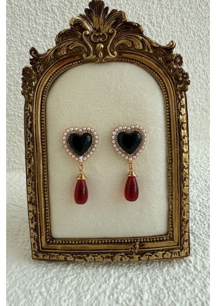 Siyah Kalpli Vintage Küpe