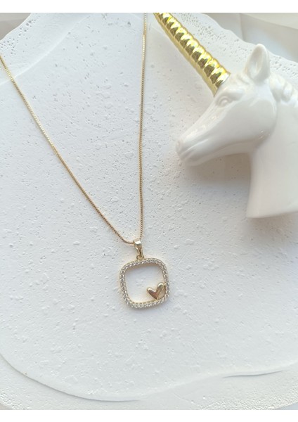 Kalp Uçlu Kolye