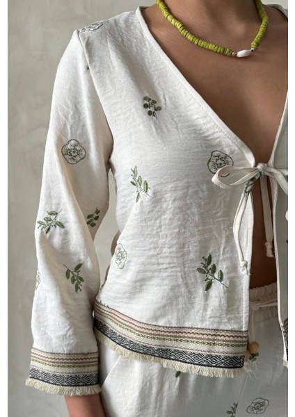 Nakış Işlemeli Kısa Kimono
